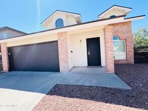 7804 Plaza Blanca St in El Paso, TX - Building Photo - Building Photo