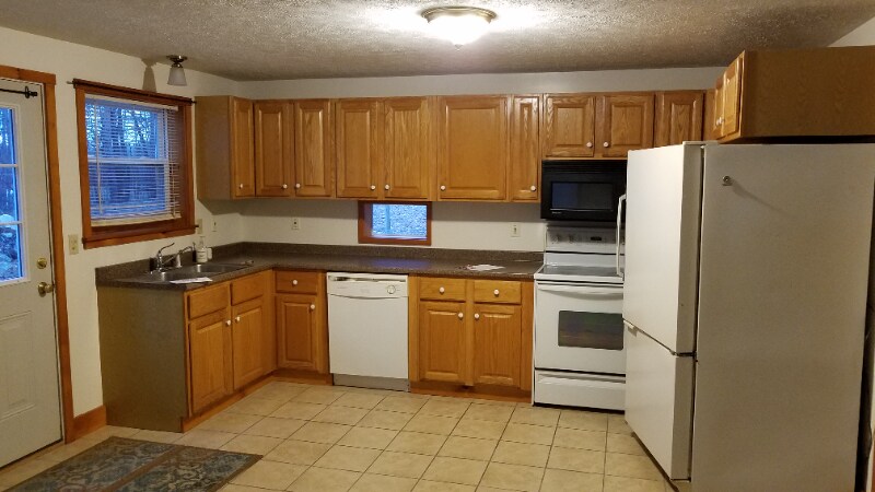 22 B Weymouth Rd in Gray, ME - Building Photo