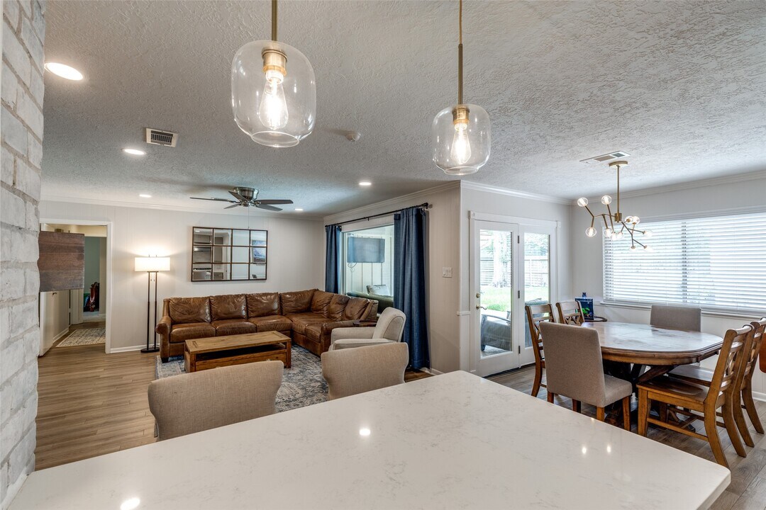 2827 Fontana Dr in Houston, TX - Building Photo