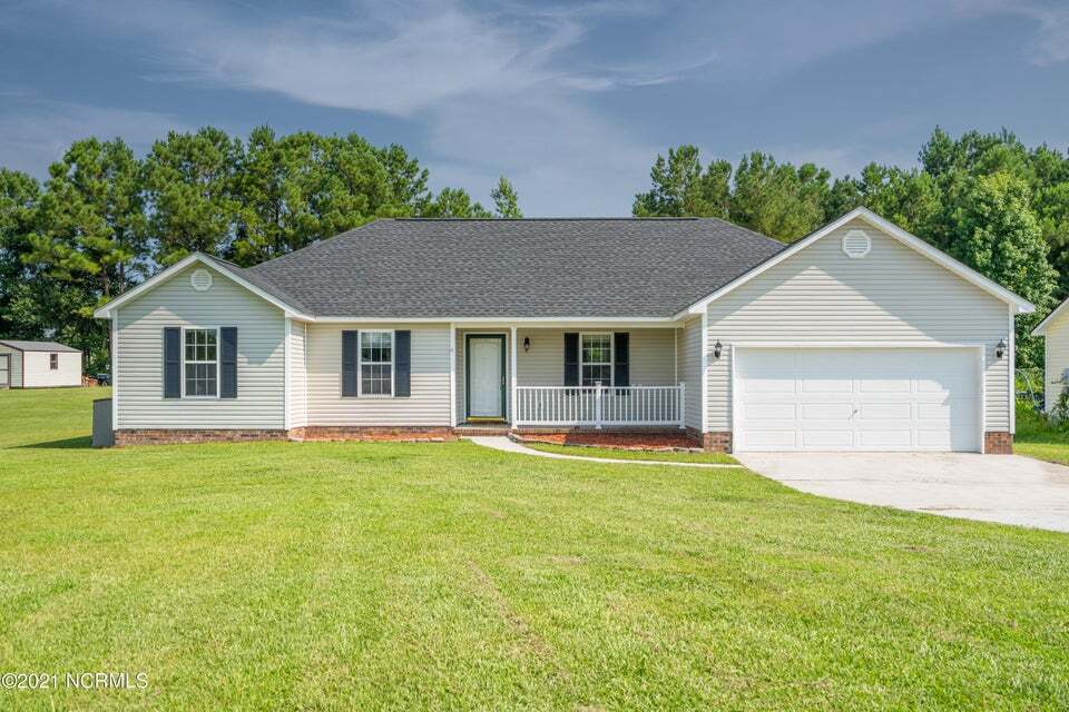 210 Brookstone Way in Jacksonville, NC - Building Photo