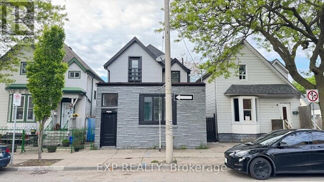 property at 425-425 Cannon St E