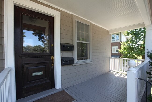 508 Heath St, Unit 1 in Brookline, MA - Foto de edificio - Building Photo