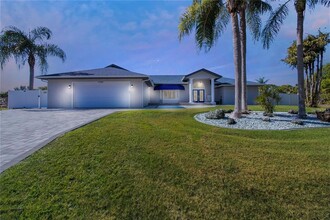 17380 Bayharbor Cir in Port Charlotte, FL - Building Photo - Building Photo