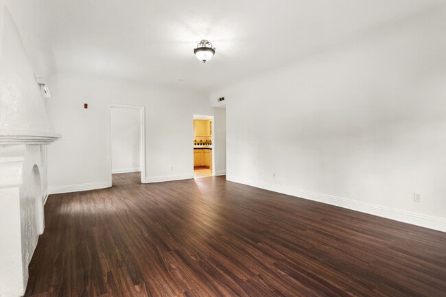 Trojandale Apartments in Los Angeles, CA - Building Photo - Building Photo