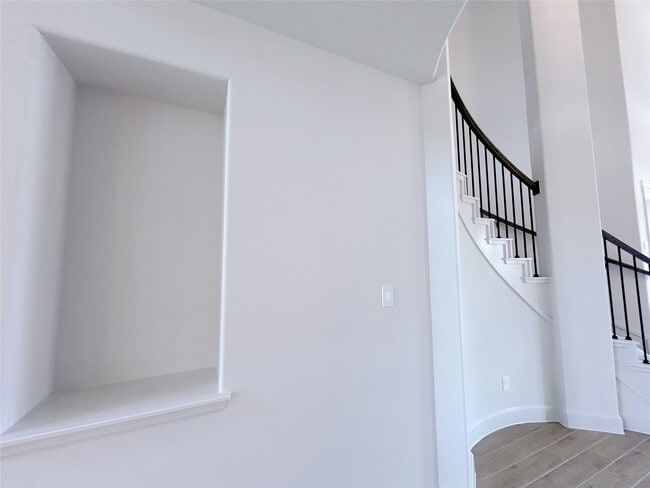 property at 5406 Holly Holw Ln