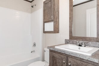 333 E Lakewood Blvd in Holland, MI - Foto de edificio - Building Photo