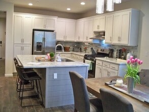 2536 Bloom Ct in Modesto, CA - Building Photo - Building Photo