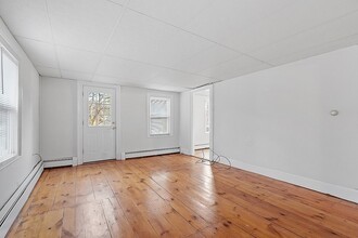 8 Main St in Pepperell, MA - Building Photo - Building Photo