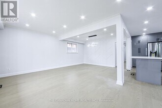 70 Moraine Hill Dr in Toronto, ON - Building Photo - Building Photo