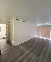 7040 Haskell Ave in Los Angeles, CA - Building Photo - Building Photo