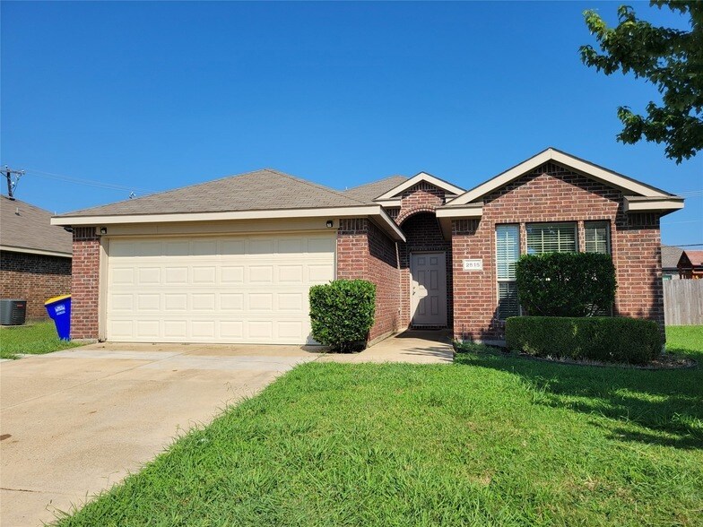 2515 Wynngate Dr, Unit G108 in Seagoville, TX - Building Photo
