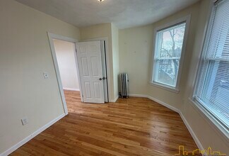 194 Kelton St, Unit 3 in Boston, MA - Building Photo - Building Photo