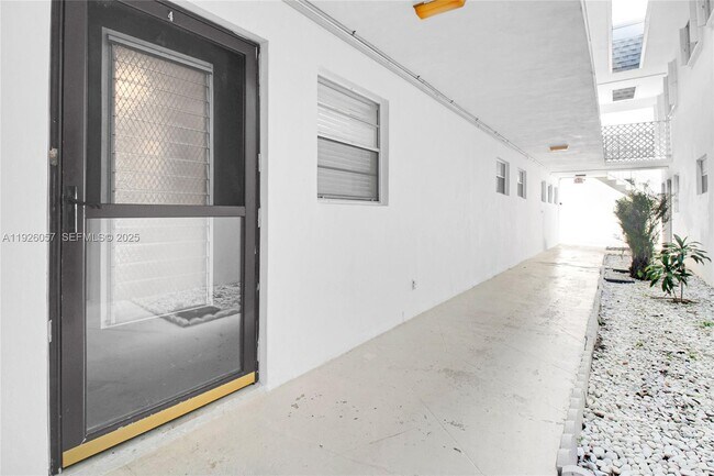 6505 Winfield Blvd in Margate, FL - Building Photo - Building Photo