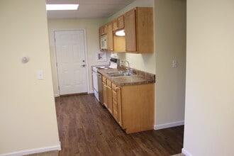 156 May Ave, Unit Apt 3 in Washington, PA - Foto de edificio - Building Photo