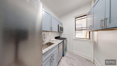 215 W 80th St in New York, NY - Building Photo - Building Photo