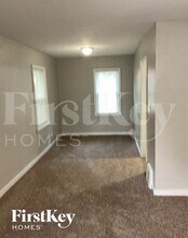 8000 E 87th St in Raytown, MO - Building Photo - Building Photo