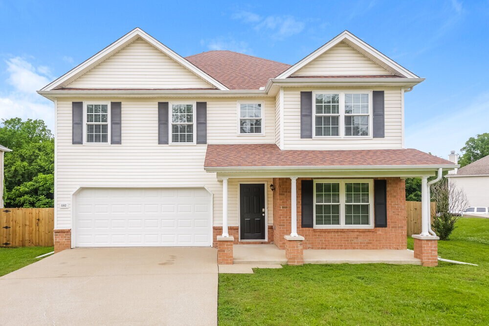 1102 Seven Oaks Blvd in Smyrna, TN - Building Photo