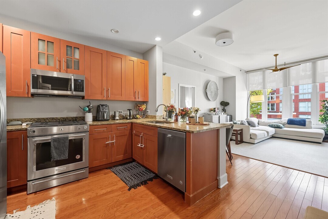 1125 Maxwell Ln in Hoboken, NJ - Building Photo