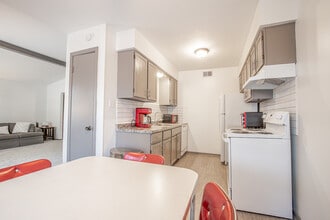 6711 S Richmond Ave, Unit Willow Creek 644 in Tulsa, OK - Foto de edificio - Building Photo