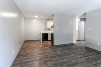 Clear Brook Apartments in St. Cloud, MN - Building Photo - Interior Photo