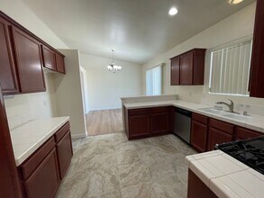 21256 Vidal Ct in Apple Valley, CA - Building Photo - Building Photo
