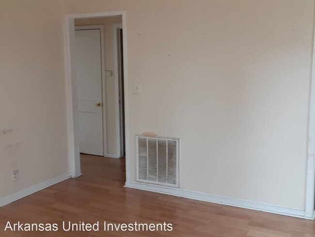 166 Roosevelt Rd photo'