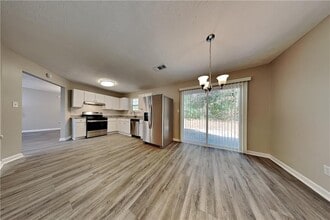 554 Sherwood Oaks Rd in Stone Mountain, GA - Building Photo - Building Photo