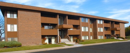 Old Orchard By The Bay Apartments in Essexville, MI - Foto de edificio - Building Photo