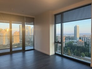 5978 Wilson Ave in Burnaby, BC - Building Photo - Building Photo