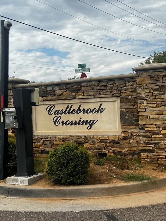 2413 Kathleens Crossing in Yukon, OK - Building Photo