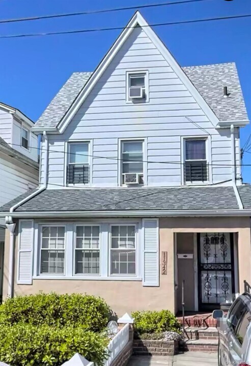 113-42 208th St in Queens, NY - Building Photo