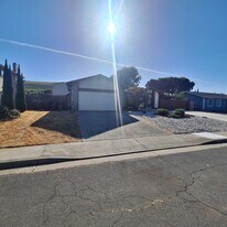 741 Castlewood Ct in Fairfield, CA - Building Photo
