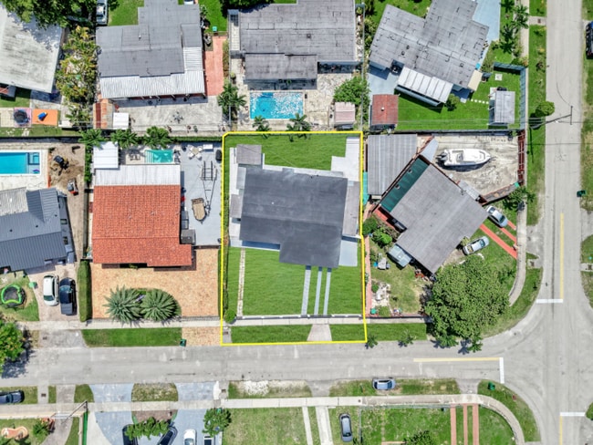 4040 SW 108th Ave in Miami, FL - Building Photo - Building Photo