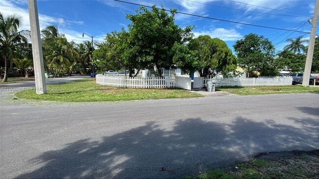 property at 413 NE 8th St