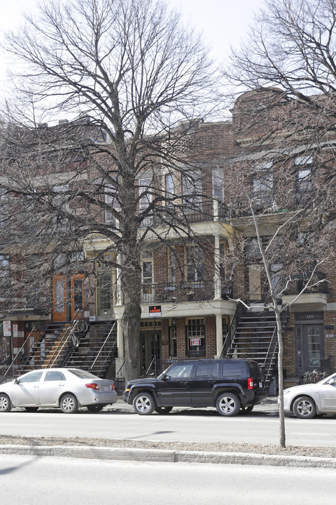 217-221 Saint-Joseph Boul O in Montréal, QC - Building Photo