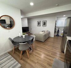 3730 SW 99th St in Seattle, WA - Building Photo - Building Photo