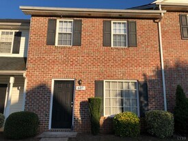 607 Capstone Dr in Lynchburg, VA - Building Photo