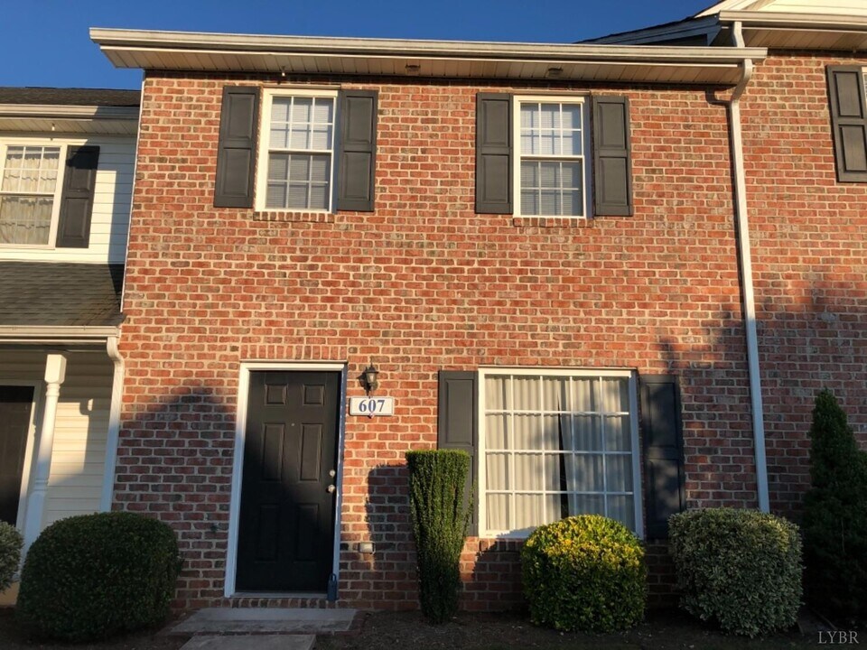607 Capstone Dr in Lynchburg, VA - Building Photo