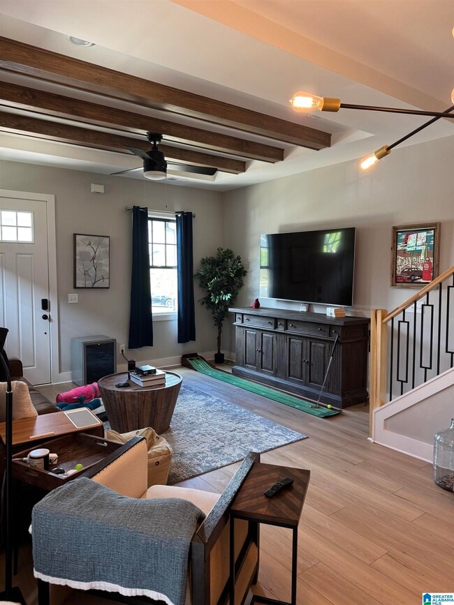 property at 1125 Windsor Sq