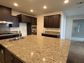 993 S Central Pkwy in Tracy, CA - Building Photo - Building Photo