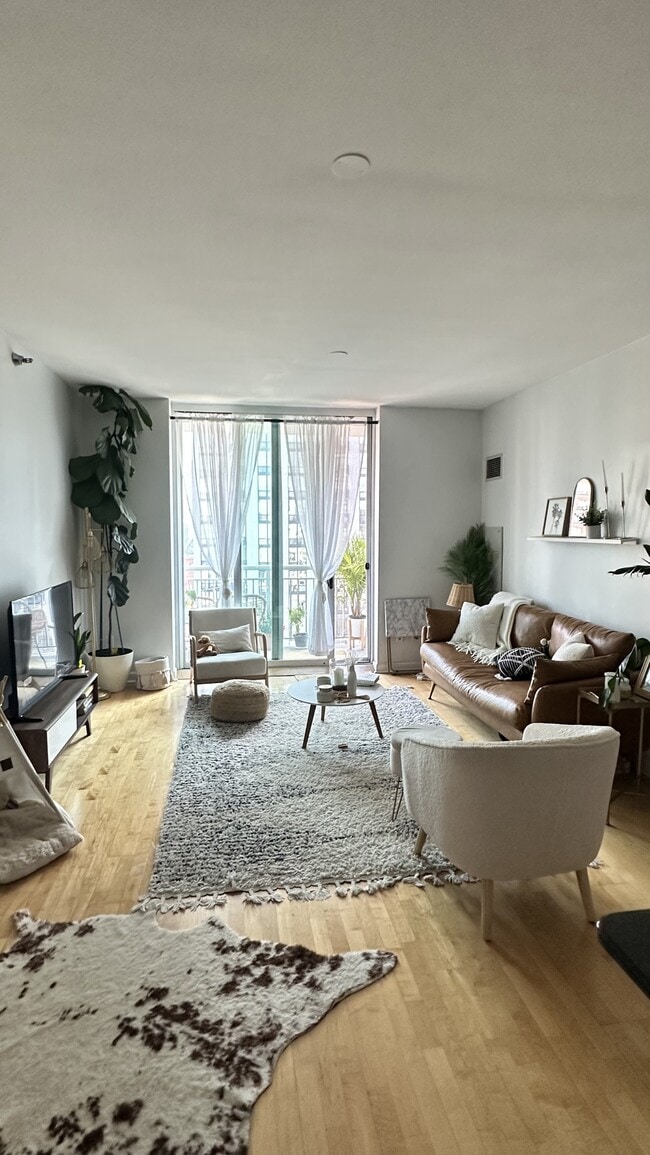 property at 421 W Huron St