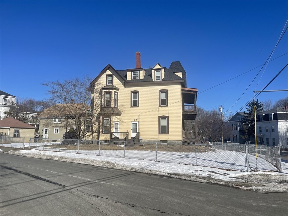 8 Arch St in Haverhill, MA - Building Photo