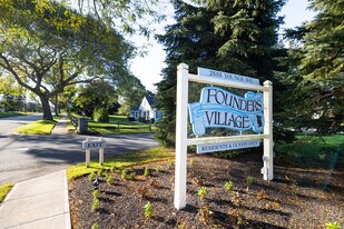 Founders Village in Southold, NY - Building Photo