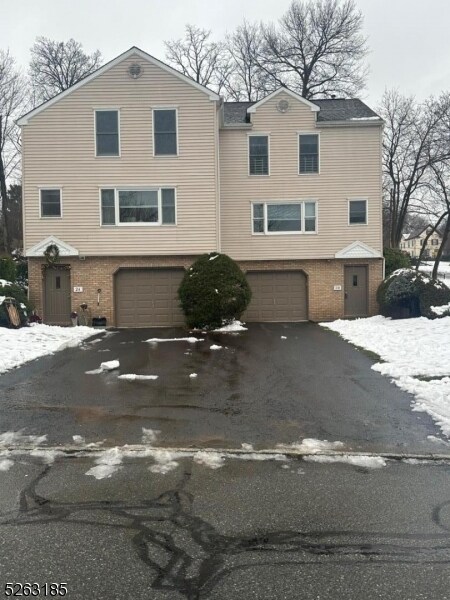 2 Magnolia Ct in Madison, NJ - Building Photo