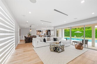 8605 SW 162nd St in Palmetto Bay, FL - Building Photo - Building Photo