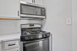 28 Bridgeport Ave in Shelton, CT - Building Photo - Building Photo