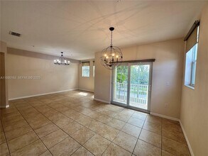 10800 NW 88th Terrace in Doral, FL - Building Photo - Building Photo