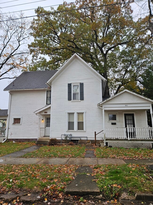 301 N Division St, Unit Downstairs