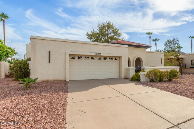 4521 E Sunrise Dr in Phoenix, AZ - Building Photo - Building Photo