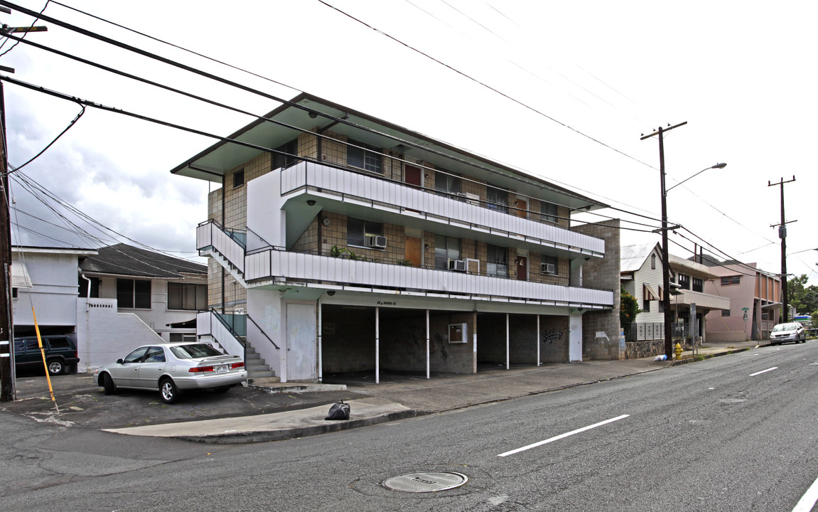 48 N School St in Honolulu, HI - Building Photo